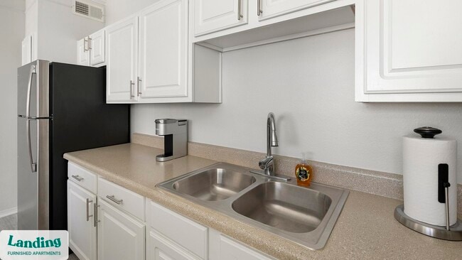 Building Photo - 1601 W Arbrook Blvd