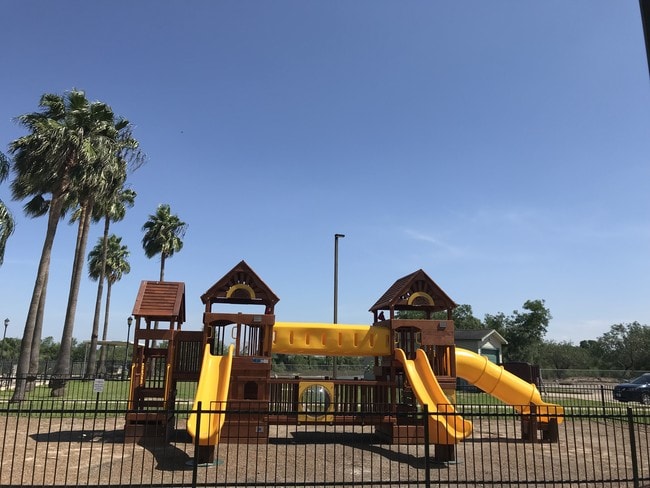 Building Photo - La Herencia Apartments