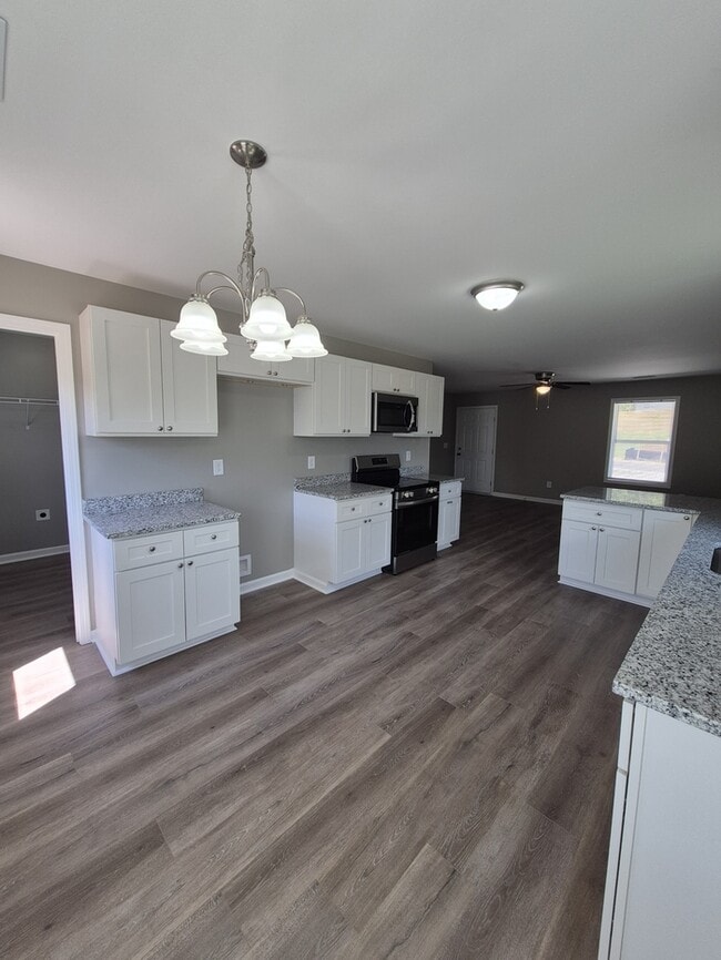 Building Photo - 250 Charlotte Cir