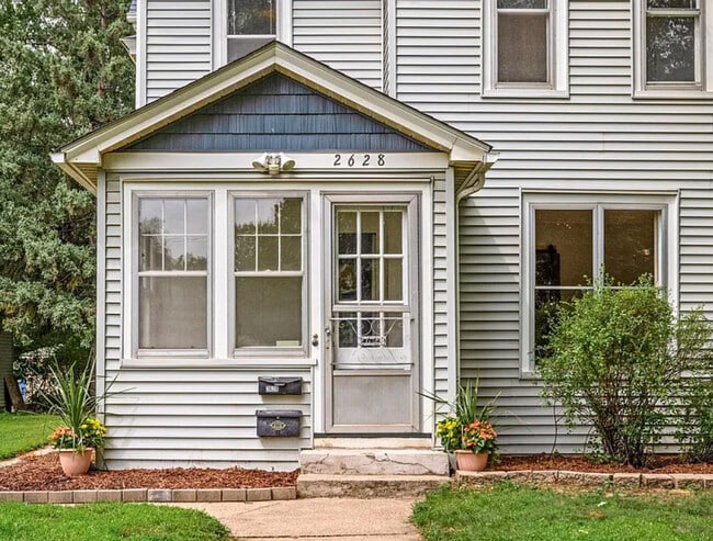 Building Photo - 2628 Quincy St NE