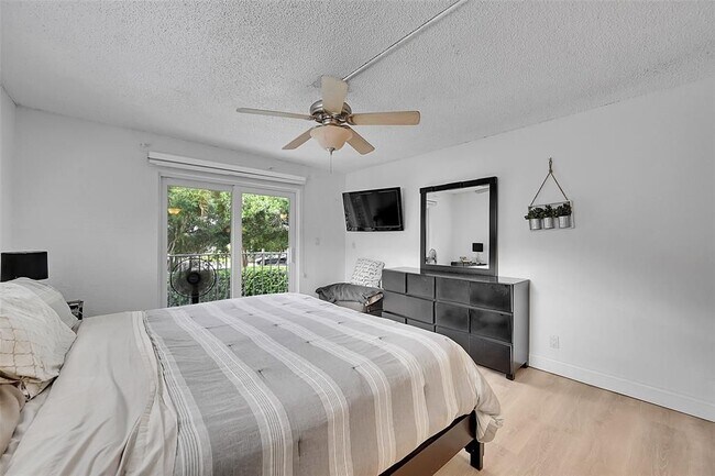 Foto del edificio - 3909 N Ocean Blvd