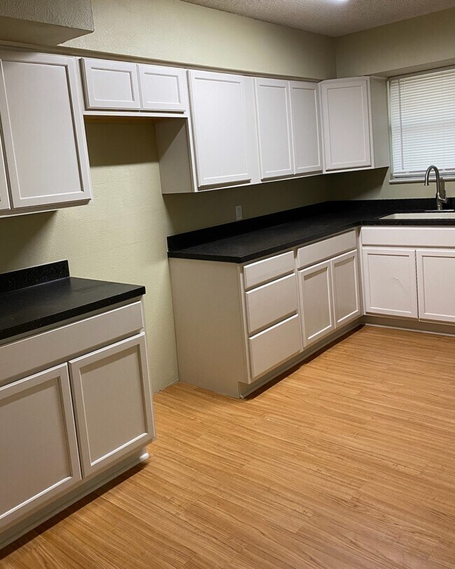 Kitchen - 2118 S Belt Line Rd
