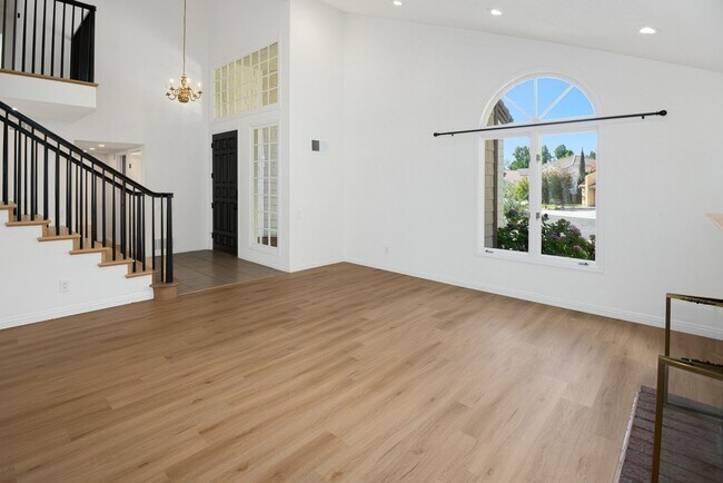 Building Photo - Stunning 5-Bedroom Mission Viejo Home