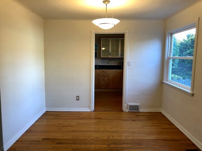Foto del edificio - Updated 3 bedroom Whittier Heights Home Wa...