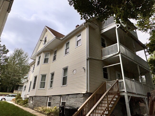 Building Photo - 253 Olivia St