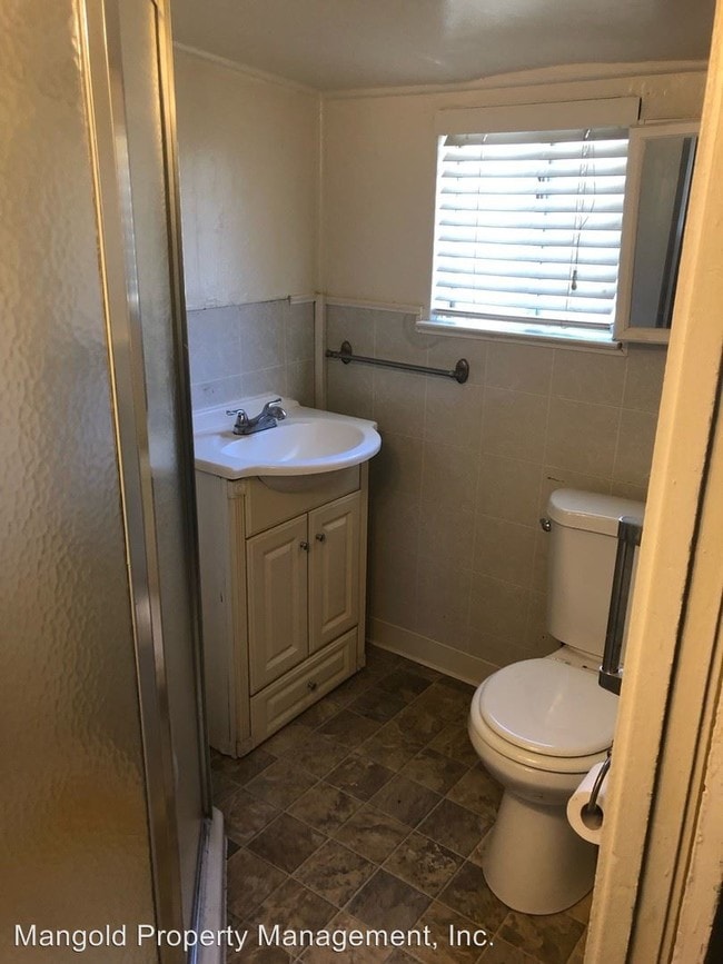 Building Photo - 3 br, 1 bath House - 360 Bridgevale Road