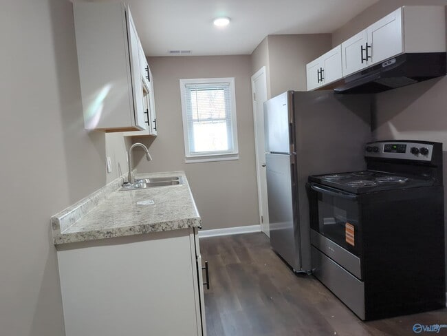 Building Photo - 3913 Talwell Dr SW