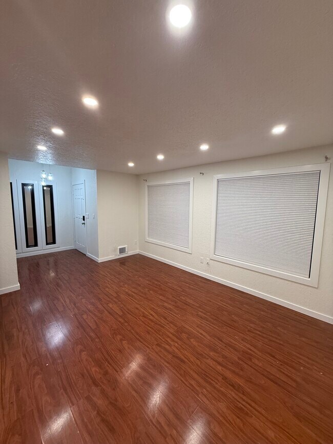 Foto del edificio - 9404 Stone Ave N