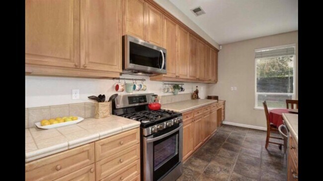 Building Photo - 9779 Horned Lark Way