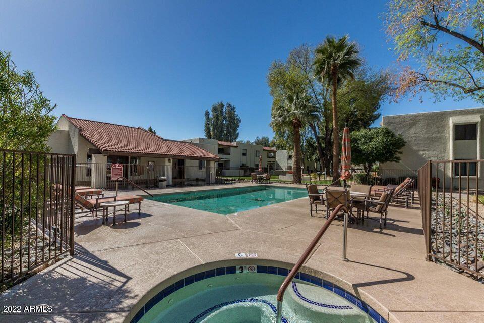 Primary Photo - 10444 N 69th St