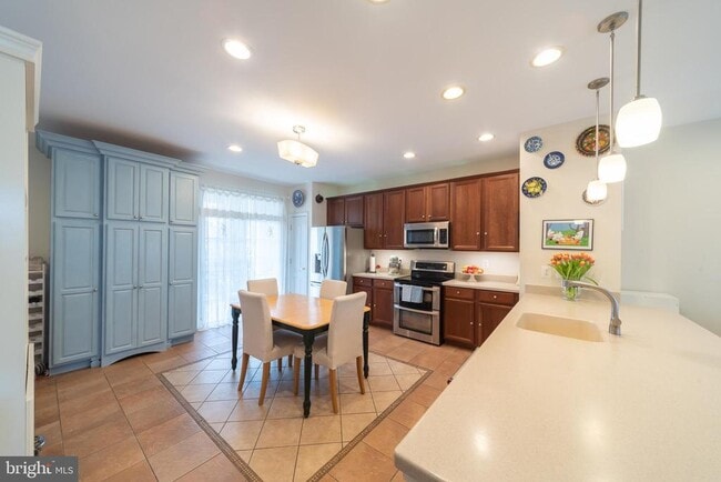 Building Photo - 6931 Rolling Creek Way