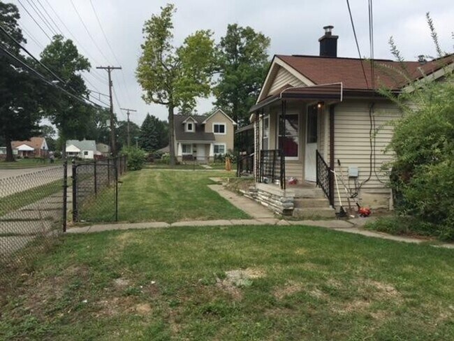 Foto del edificio - 2 Bedroom Home In Hazel Park