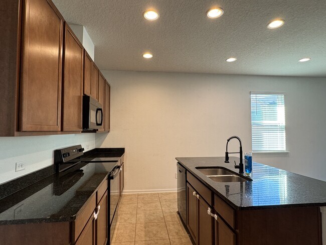 Foto del edificio - 2904 Laurel Springs Dr