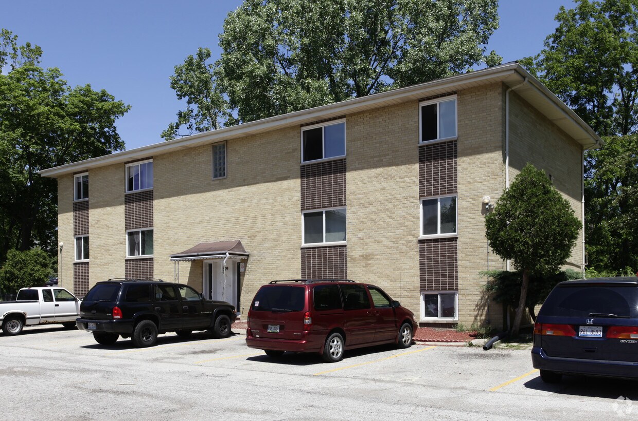 809 Walnut St, Mundelein, IL 60060 Apartments in Mundelein, IL