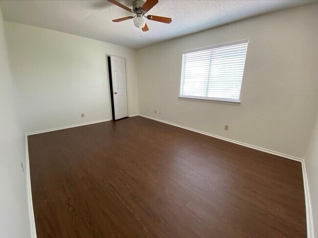 Foto del edificio - 9012 Frostwood Trail