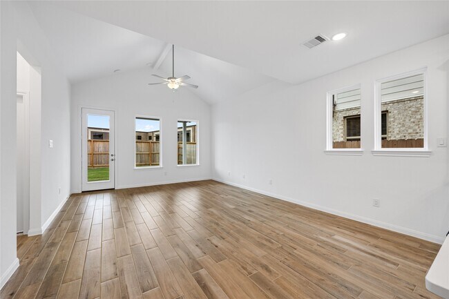 Foto del edificio - 7223 Blue Gentiana Ln