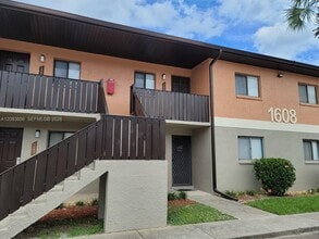 Building Photo - 1608 University Ln