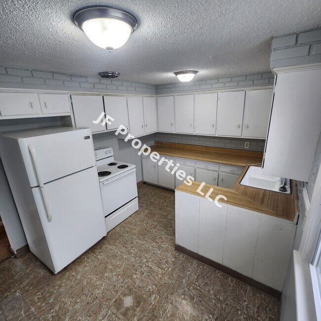 Photo - 4818 E 86th St (Garfield Heights, OH) Apartment