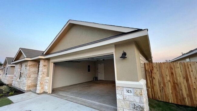 Building Photo - 323 Durango Downs Dr