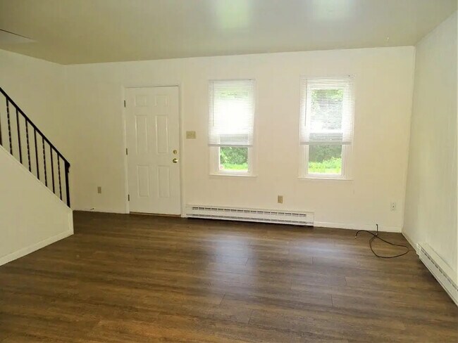 Building Photo - 4632 New Holland Rd