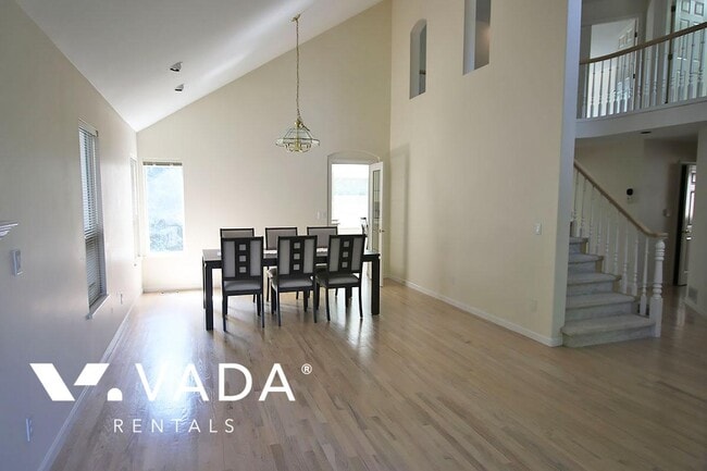 Building Photo - 1572 Salal Crescent