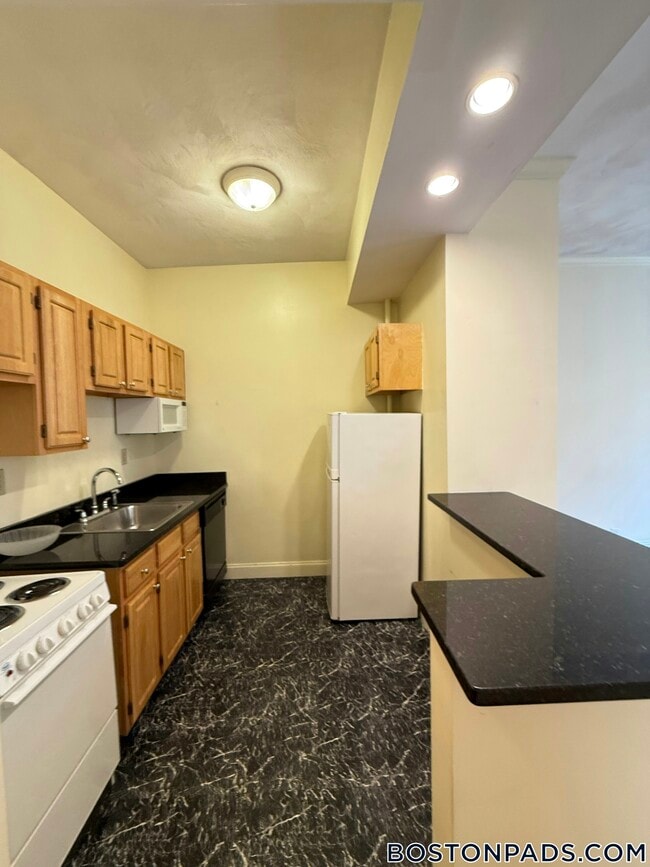 Building Photo - 55 Queensberry St