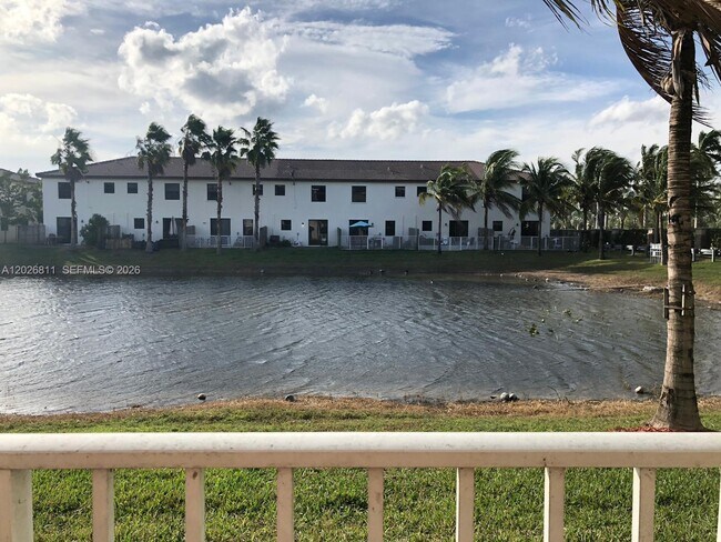 Foto del edificio - 8960 NW 97th Ave