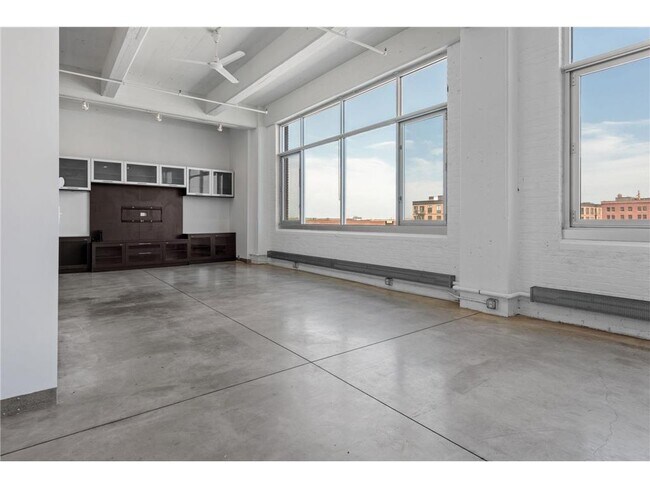Foto del edificio - 700 N Washington Ave