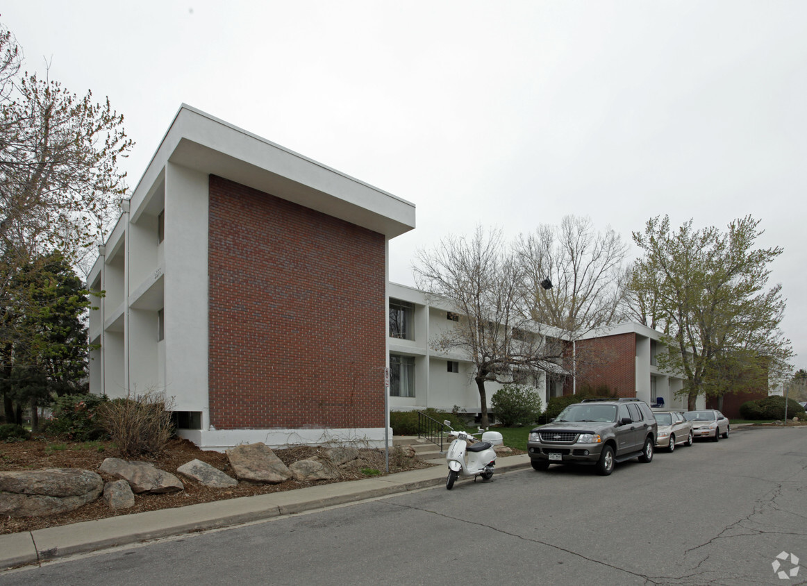 Primary Photo - Mapleton Village Apartments