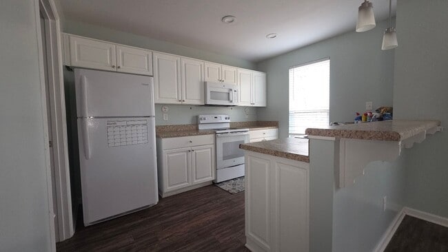 Building Photo - Charming Single Family Home