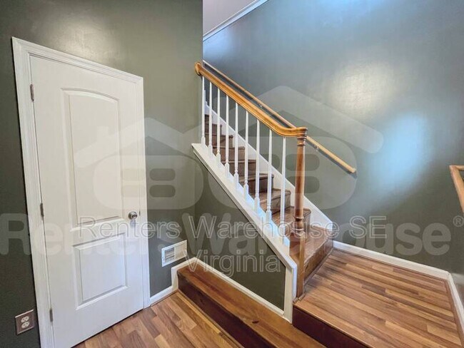 Building Photo - 484 Adkins Arch