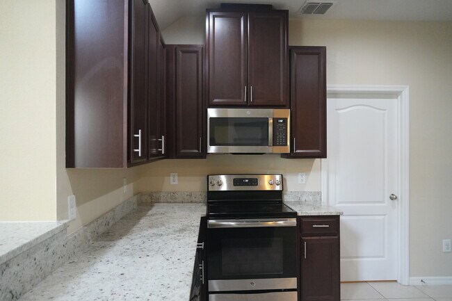 Foto del edificio - 2212 Lennox Dale Ln