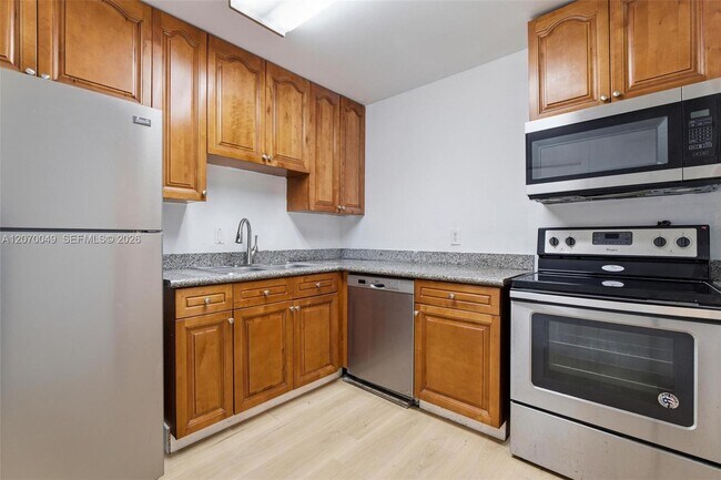 Foto del edificio - 15205 NE 6th Ave