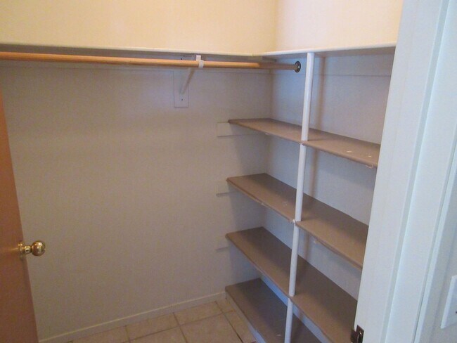 Foto del edificio - 2 bedroom - 2 bath - Affordable Housing with Garage!