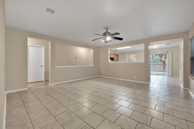 Building Photo - Home available in NW San Antonio