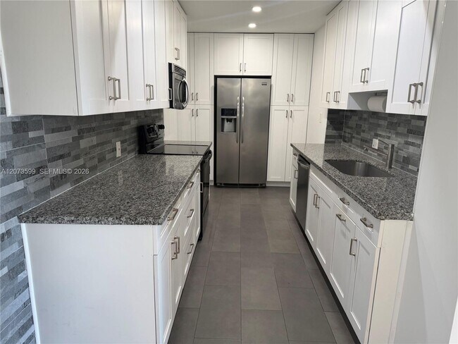 Foto del edificio - 4200 Hillcrest Dr