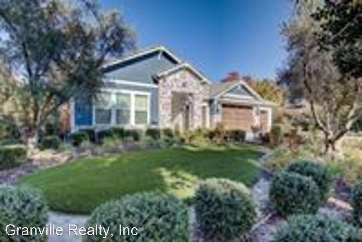 Foto principal - 4 br, 3 bath House - 745 E. Gettysburg Ave