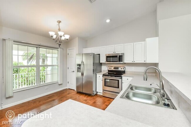 Foto del edificio - 3 br, 2 bath House - 1616 NE 7th Pl UNIT