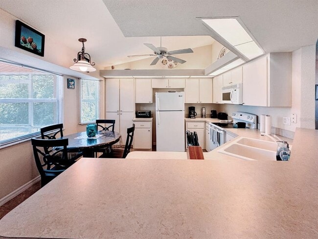 Building Photo - 18353 Grace Ave