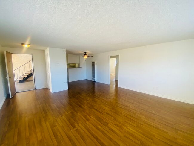 Building Photo - 316 E Hyde Park Blvd