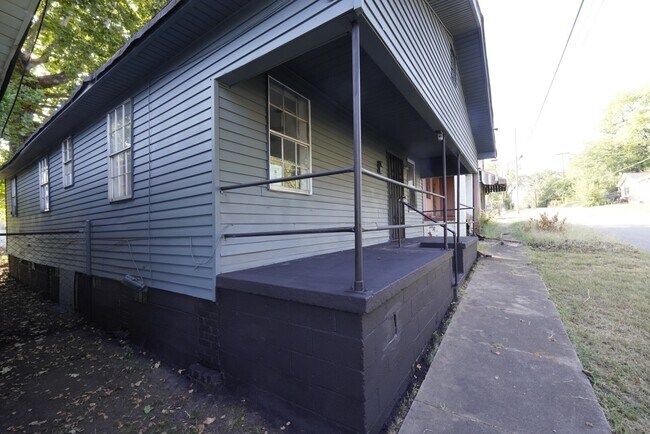 Building Photo - 5625 Terrace Ave