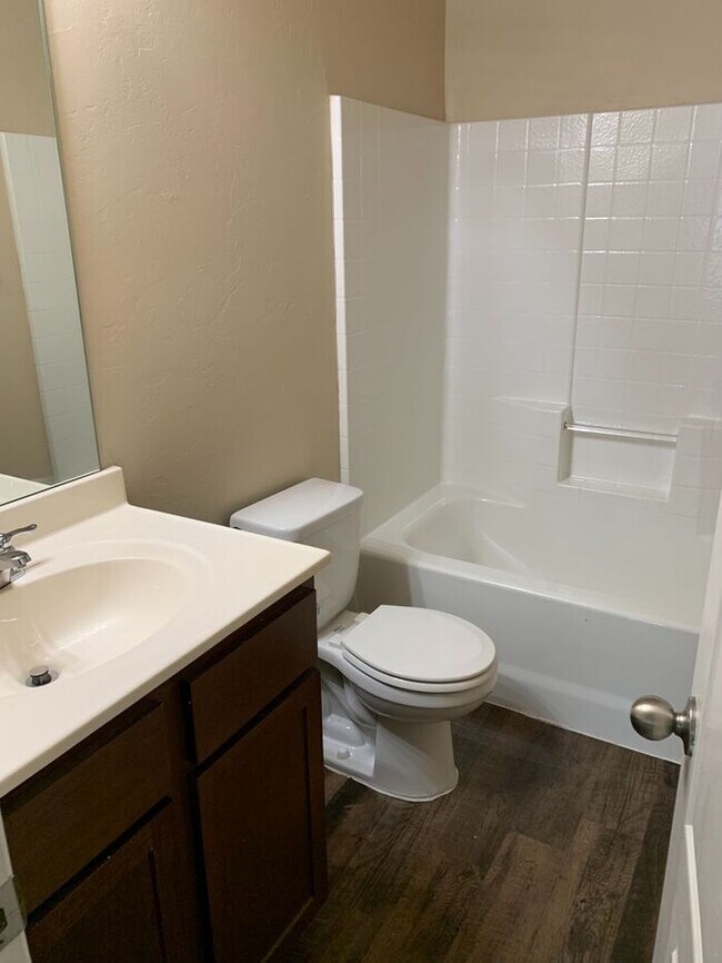 Foto del edificio - Three Bedroom | Two Bathroom Home