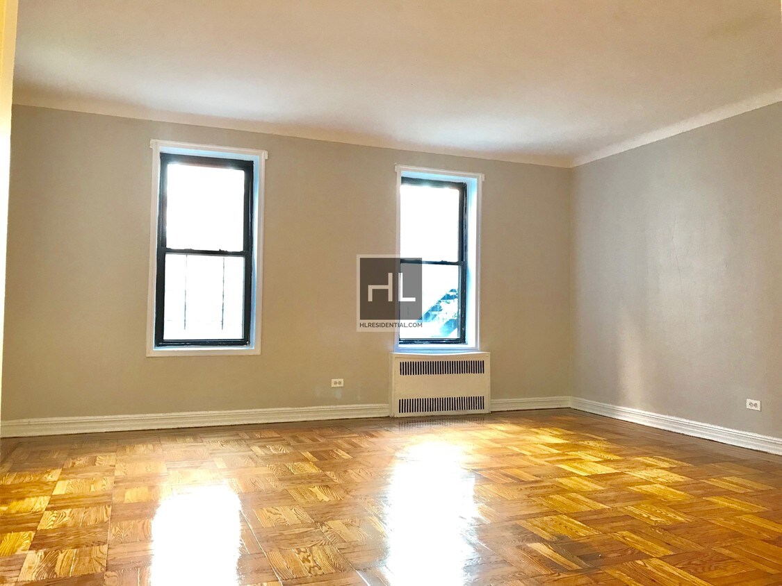 Primary Photo - STUDIO/ JACKSON HEIGHTS/ HAMPTON STREET,