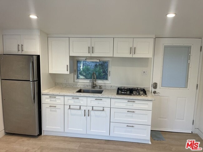 Foto del edificio - 4234 Ellenita Ave