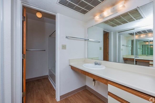 Foto del interior - FREE UTILITIES!! GREAT VIBES!!