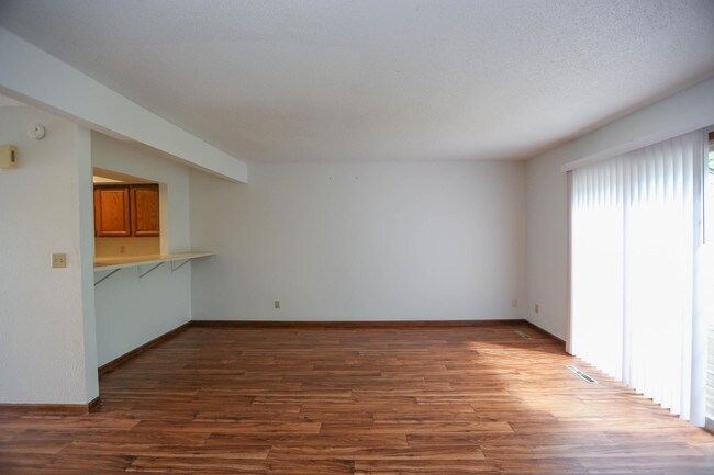 Building Photo - 439 Foxfire Dr