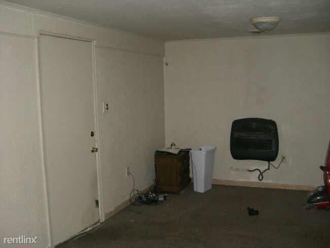 Building Photo - 558 Goucher St