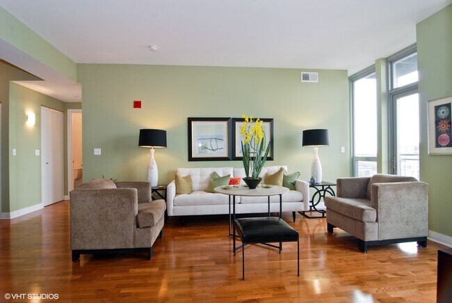 Foto del edificio - 565 W Quincy St