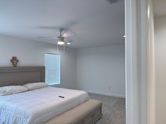 Building Photo - 216 Deer Path Lp