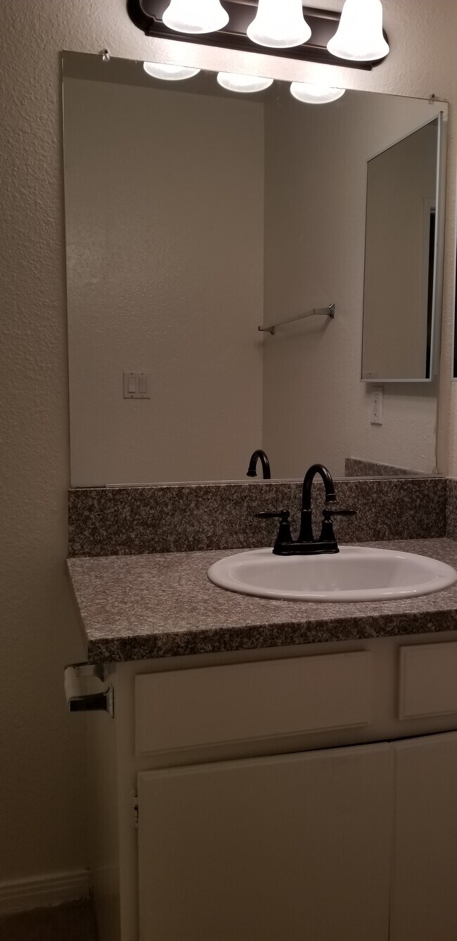 Ally's Flower Apartments Apartments in Sunland, CA